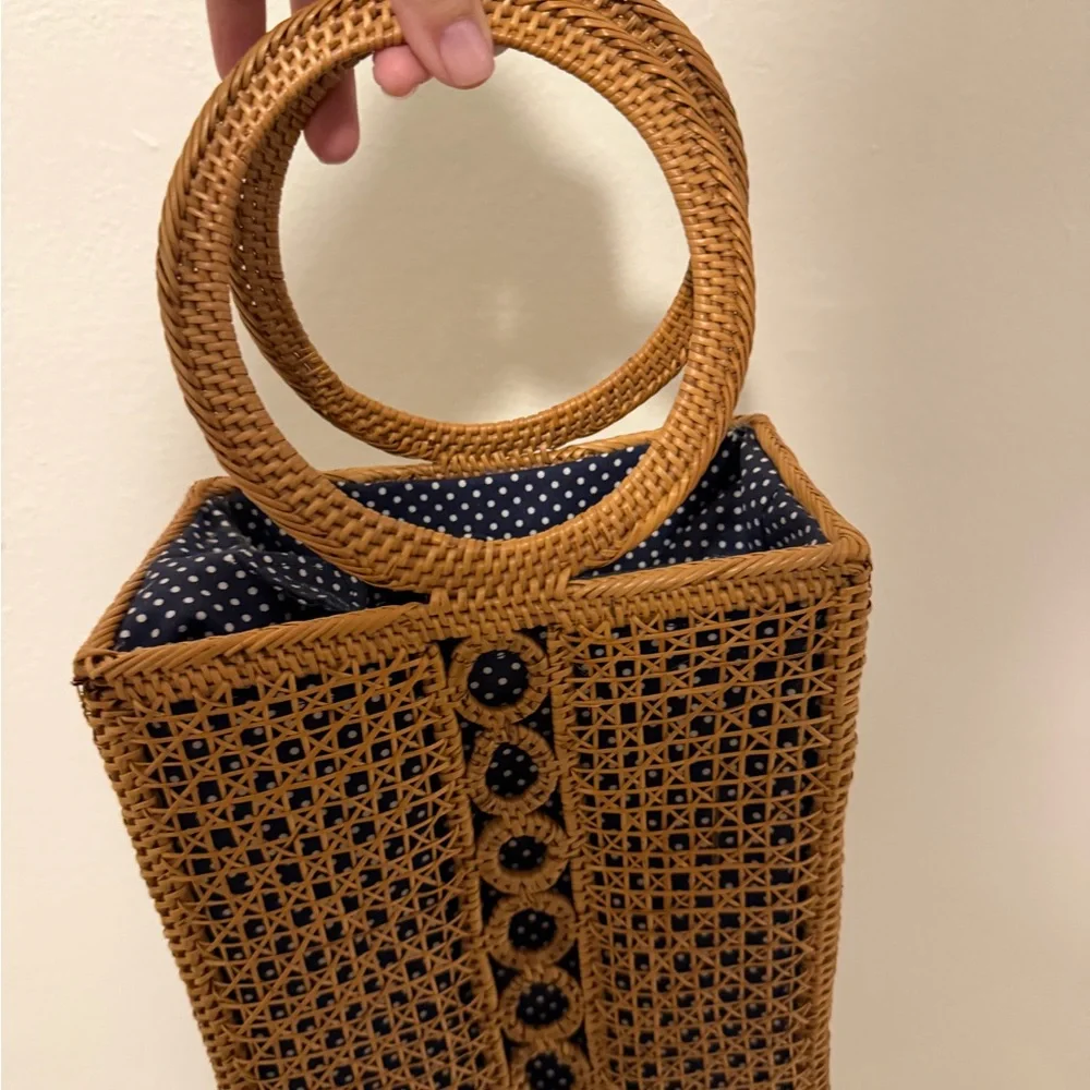 Elegant Tan and Navy Woven Tote Bag - Picture 2 of 7